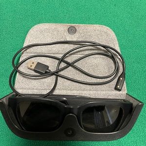 Bose Bluetooth Dark glasses case